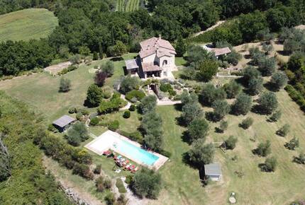 A Hilltop Country Villa in San Gemini - San Gemini, Italy