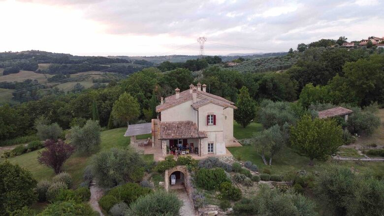 A Hilltop Country Villa in San Gemini - San Gemini, Italy