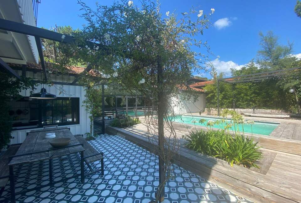 Tasteful French Hideaway with Outdoor Pool - Lège-Cap-Ferret, France