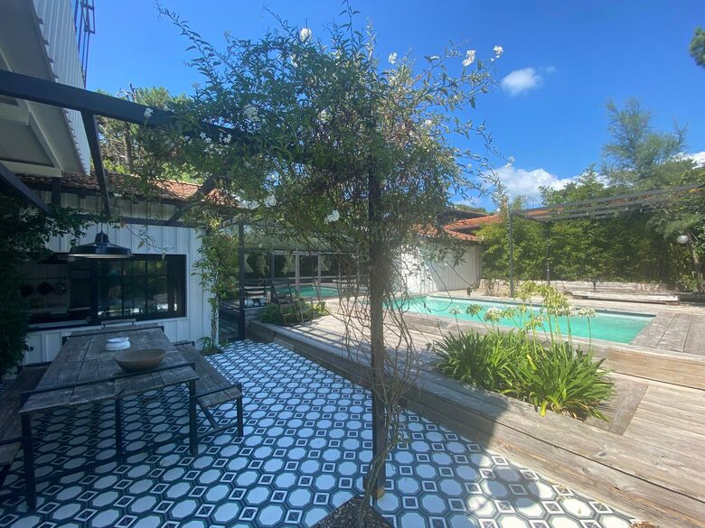 Tasteful French Hideaway with Outdoor Pool - Lège-Cap-Ferret, France
