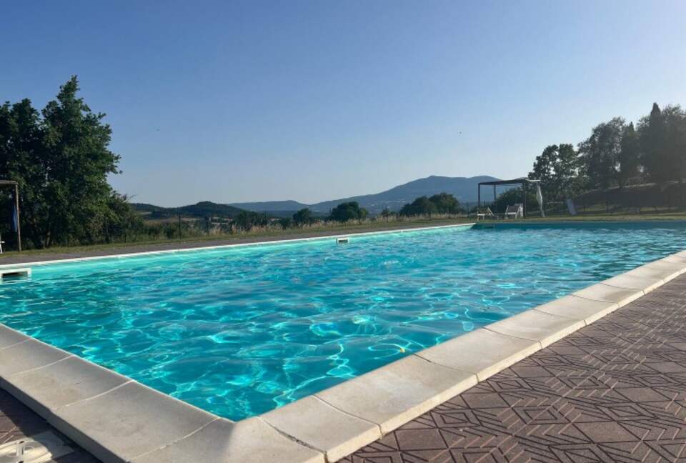 East Face Apartment in a Historic Farmhouse - Castiglione del Lago, Italy