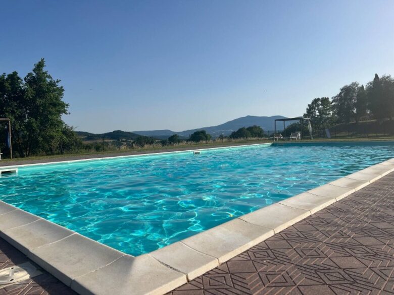 East Face Apartment in a Historic Farmhouse - Castiglione del Lago, Italy