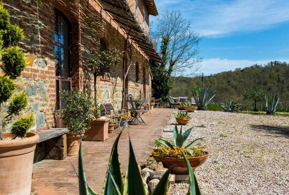 East Face Apartment in a Historic Farmhouse - Castiglione del Lago, Italy