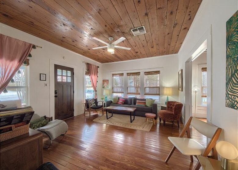 Comal River Bungalow | Steps to Schlitterbahn & Downtown - New Braunfels, Texas