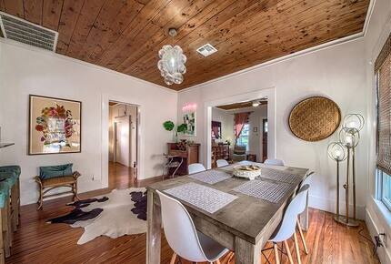 Comal River Bungalow | Steps to Schlitterbahn & Downtown - New Braunfels, Texas