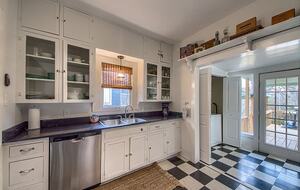 Comal River Bungalow | Steps to Schlitterbahn & Downtown - New Braunfels, Texas