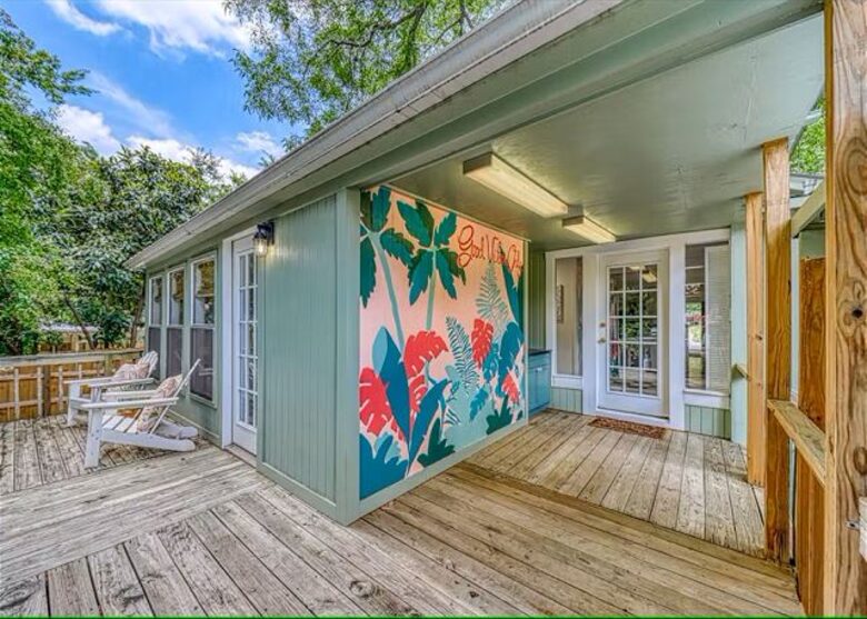 Comal River Bungalow | Steps to Schlitterbahn & Downtown - New Braunfels, Texas