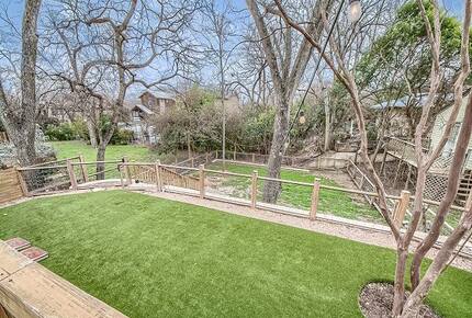 Comal River Bungalow | Steps to Schlitterbahn & Downtown - New Braunfels, Texas