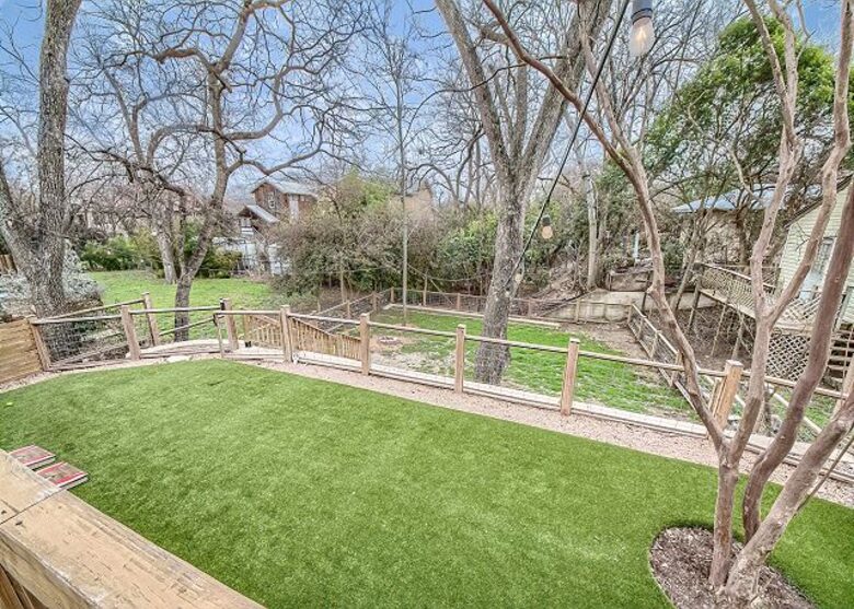 Comal River Bungalow | Steps to Schlitterbahn & Downtown - New Braunfels, Texas