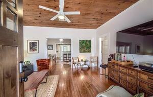 Comal River Bungalow | Steps to Schlitterbahn & Downtown - New Braunfels, Texas