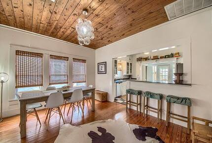 Comal River Bungalow | Steps to Schlitterbahn & Downtown - New Braunfels, Texas