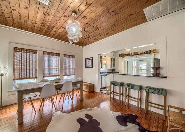 Comal River Bungalow | Steps to Schlitterbahn & Downtown - New Braunfels, Texas