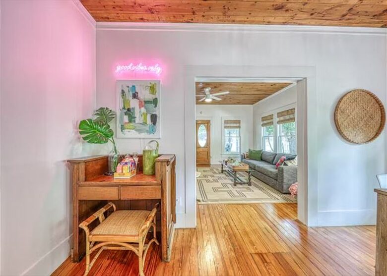 Comal River Bungalow | Steps to Schlitterbahn & Downtown - New Braunfels, Texas