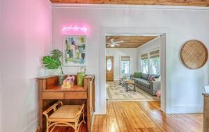 Comal River Bungalow | Steps to Schlitterbahn & Downtown - New Braunfels, Texas