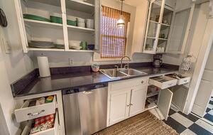 Comal River Bungalow | Steps to Schlitterbahn & Downtown - New Braunfels, Texas