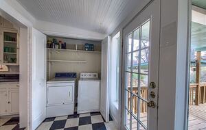 Comal River Bungalow | Steps to Schlitterbahn & Downtown - New Braunfels, Texas