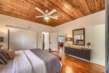 Comal River Bungalow | Steps to Schlitterbahn & Downtown - New Braunfels, Texas