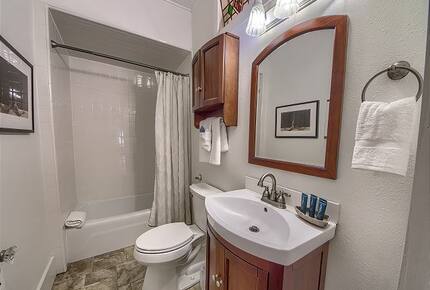 Comal River Bungalow | Steps to Schlitterbahn & Downtown - New Braunfels, Texas