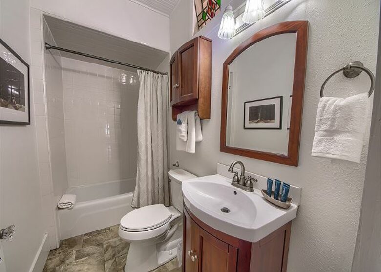 Comal River Bungalow | Steps to Schlitterbahn & Downtown - New Braunfels, Texas