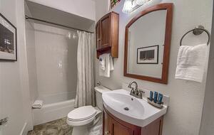 Comal River Bungalow | Steps to Schlitterbahn & Downtown - New Braunfels, Texas