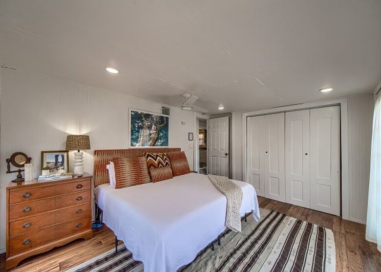 Comal River Bungalow | Steps to Schlitterbahn & Downtown - New Braunfels, Texas