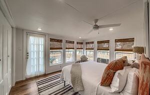 Comal River Bungalow | Steps to Schlitterbahn & Downtown - New Braunfels, Texas