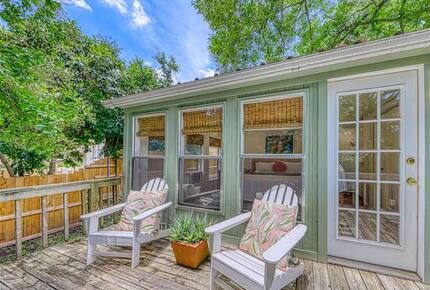 Comal River Bungalow | Steps to Schlitterbahn & Downtown - New Braunfels, Texas