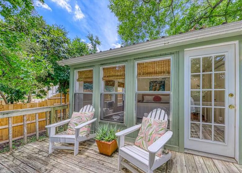 Comal River Bungalow | Steps to Schlitterbahn & Downtown - New Braunfels, Texas