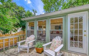 Comal River Bungalow | Steps to Schlitterbahn & Downtown - New Braunfels, Texas