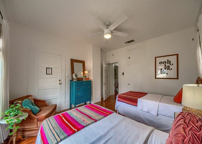 Comal River Bungalow | Steps to Schlitterbahn & Downtown - New Braunfels, Texas
