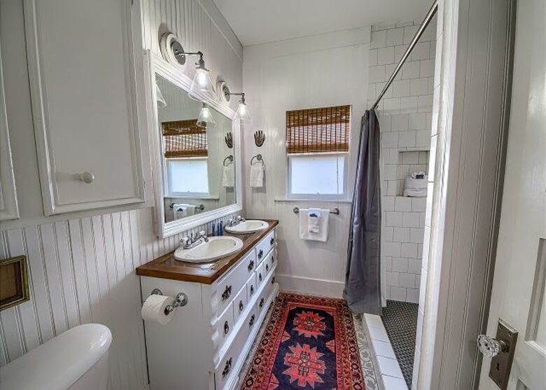 Comal River Bungalow | Steps to Schlitterbahn & Downtown - New Braunfels, Texas