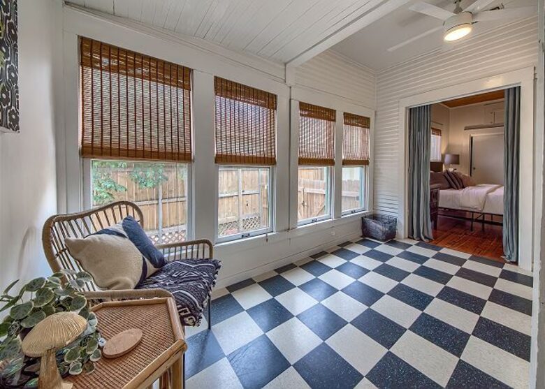 Comal River Bungalow | Steps to Schlitterbahn & Downtown - New Braunfels, Texas