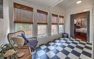 Comal River Bungalow | Steps to Schlitterbahn & Downtown - New Braunfels, Texas