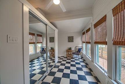 Comal River Bungalow | Steps to Schlitterbahn & Downtown - New Braunfels, Texas