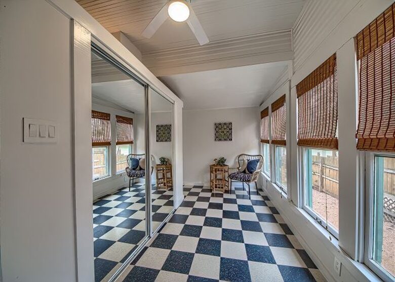 Comal River Bungalow | Steps to Schlitterbahn & Downtown - New Braunfels, Texas