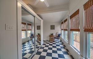 Comal River Bungalow | Steps to Schlitterbahn & Downtown - New Braunfels, Texas