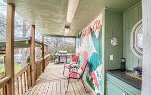 Comal River Bungalow | Steps to Schlitterbahn & Downtown - New Braunfels, Texas