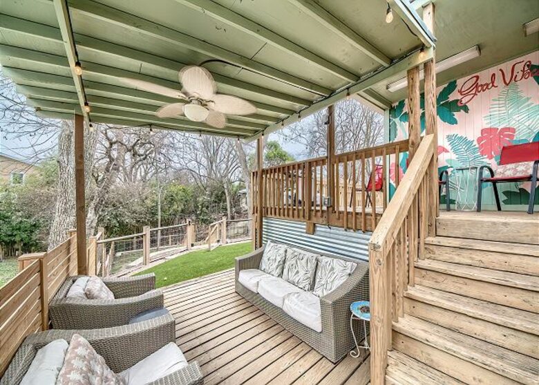 Comal River Bungalow | Steps to Schlitterbahn & Downtown - New Braunfels, Texas