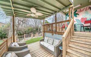Comal River Bungalow | Steps to Schlitterbahn & Downtown - New Braunfels, Texas