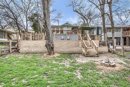 Comal River Bungalow | Steps to Schlitterbahn & Downtown - New Braunfels, Texas