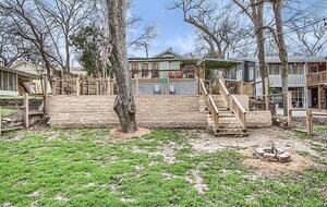 Comal River Bungalow | Steps to Schlitterbahn & Downtown - New Braunfels, Texas