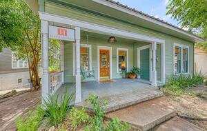 Comal River Bungalow | Steps to Schlitterbahn & Downtown - New Braunfels, Texas