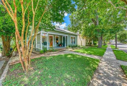 Comal River Bungalow | Steps to Schlitterbahn & Downtown - New Braunfels, Texas