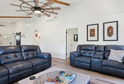 Modern Cabin Comfort in the Heart of Maggie Valley - Maggie Valley, North Carolina