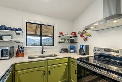 Modern Cabin Comfort in the Heart of Maggie Valley - Maggie Valley, North Carolina