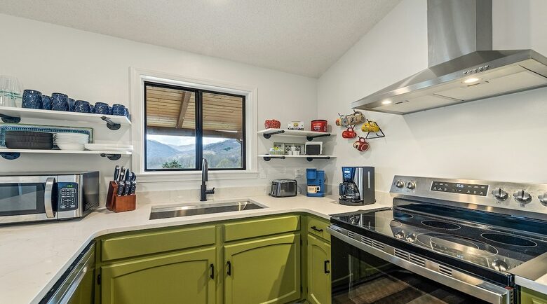 Modern Cabin Comfort in the Heart of Maggie Valley - Maggie Valley, North Carolina