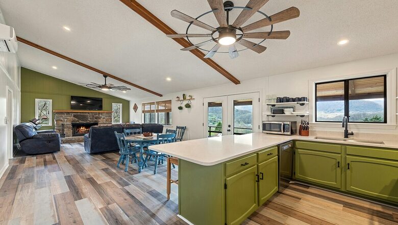 Modern Cabin Comfort in the Heart of Maggie Valley - Maggie Valley, North Carolina