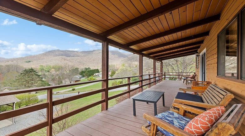 Modern Cabin Comfort in the Heart of Maggie Valley - Maggie Valley, North Carolina