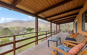 Modern Cabin Comfort in the Heart of Maggie Valley - Maggie Valley, North Carolina