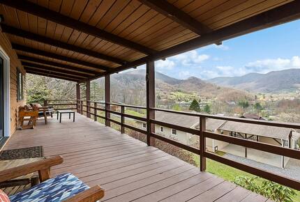 Modern Cabin Comfort in the Heart of Maggie Valley - Maggie Valley, North Carolina